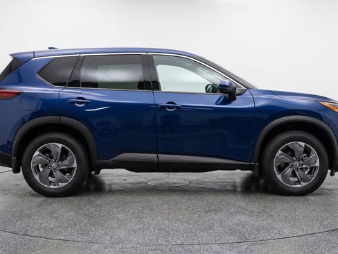 Used 2025 Nissan Rogue SV FWD image 11