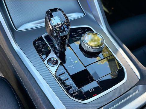 Used 2022 BMW X6 xDrive40i w/ M Sport Package image 17