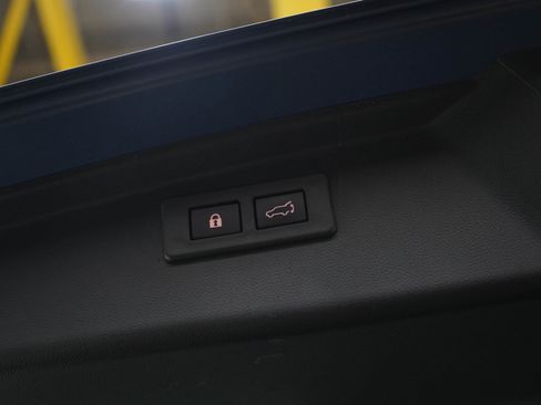 Used 2022 Subaru Outback Premium image 17