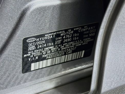 Used 2025 Genesis G70 2.5T RWD image 12