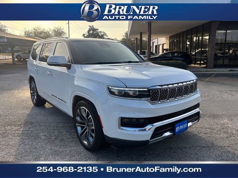 Used 2022 Jeep Grand Wagoneer Series III w/ Rear Seat Video Group 1 image 3