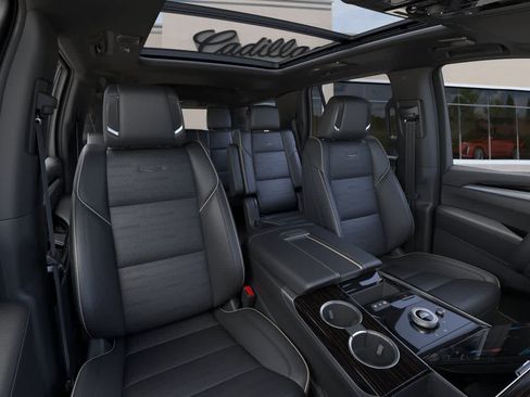 Used 2026 Cadillac Escalade Luxury w/ LPO, Floor Liner Package AWD/4WD image 16