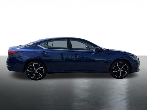 Used 2024 Nissan Altima 2.5 SR FWD image 9