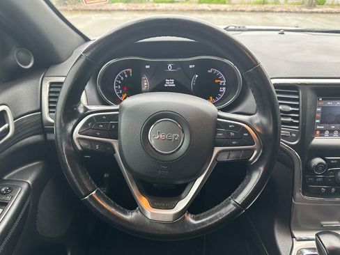 Used 2021 Jeep Grand Cherokee Laredo AWD/4WD image 19