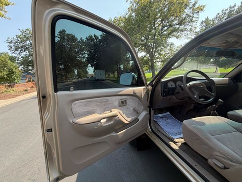 Used 2004 Toyota Tacoma 4x4 Xtracab V6 w/ SR5 Pkg image 12