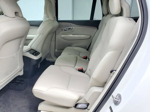 Used 2024 Volvo XC90 B6 Plus image 12