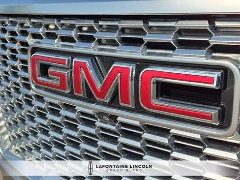 Used 2022 GMC Yukon XL Denali w/ Denali Ultimate Package AWD/4WD image 9