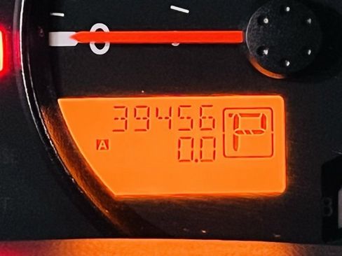 Used 2019 Nissan Frontier SV image 8