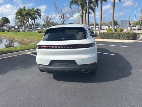 Used 2025 Porsche Cayenne Base image 4