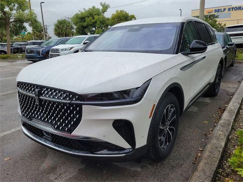 Certified 2024 Lincoln Nautilus Premier image 2