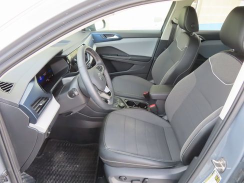 Used 2023 Volkswagen Taos SE w/ Panoramic Sunroof Package image 29