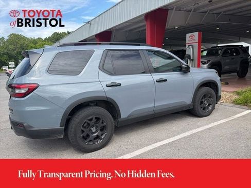 Used 2025 Honda Pilot TrailSport image 13