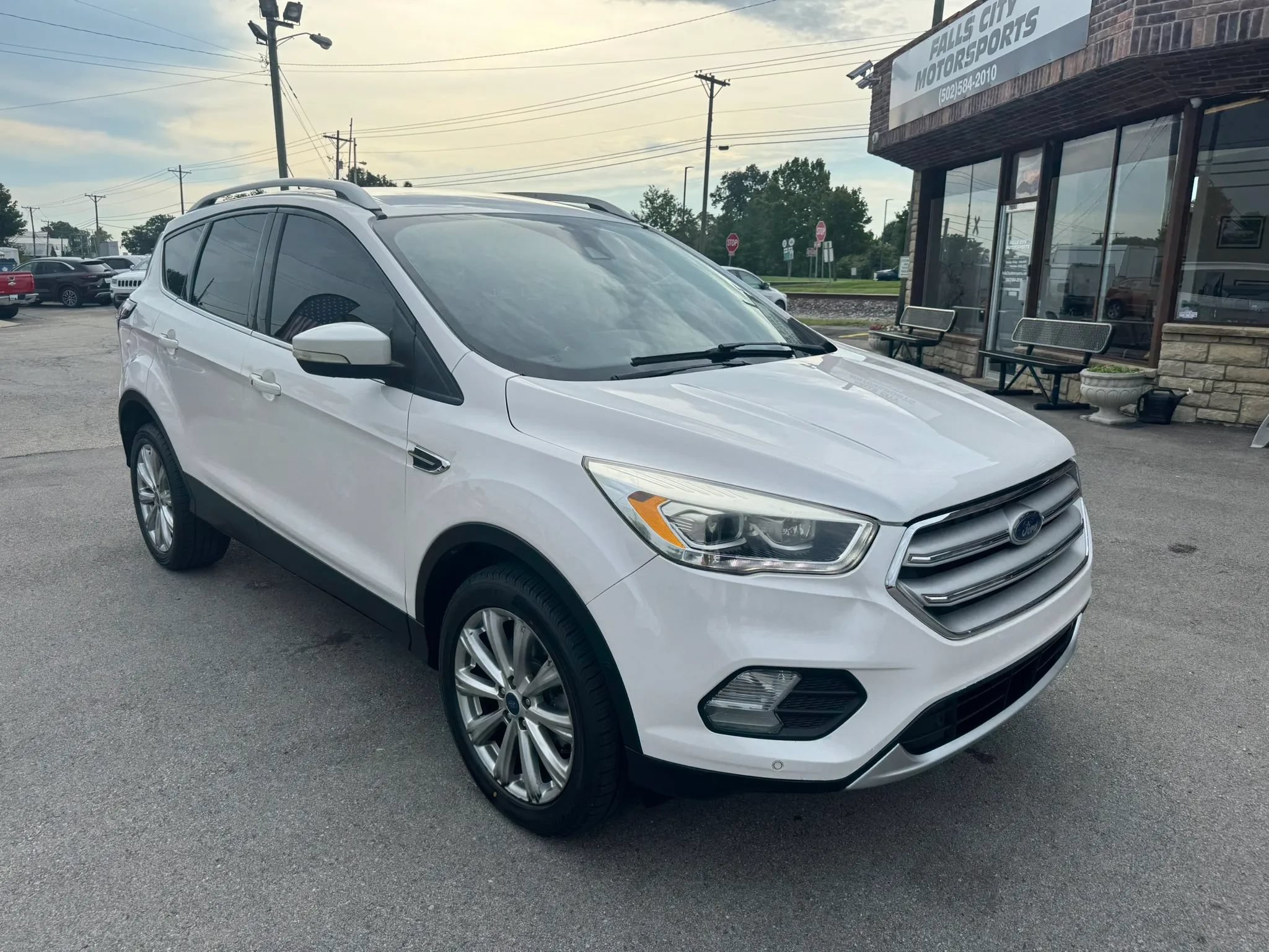 Used 2017 Ford Escape Titanium w/ Equipment Group 301A AWD/4WD image 17