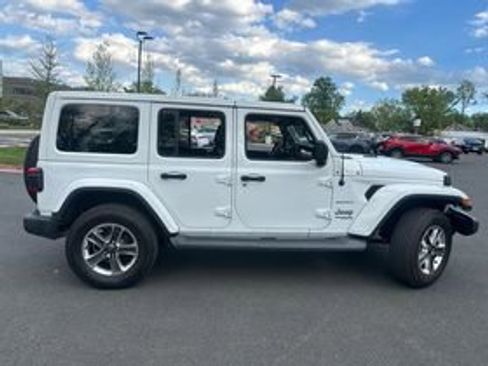 Used 2019 Jeep Wrangler Unlimited Sahara AWD/4WD image 3