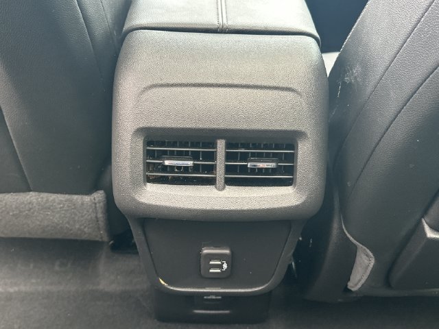 Used 2023 GMC Terrain SLT w/ Tech Package FWD image 17