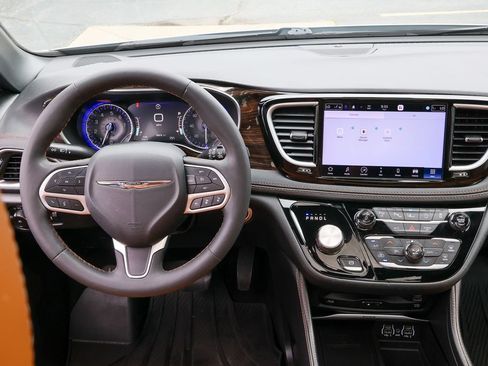 Used 2022 Chrysler Pacifica Pinnacle AWD/4WD image 8