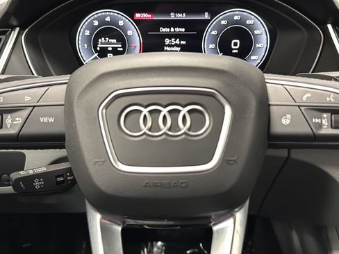 Used 2022 Audi Q5 e Premium Plus w/ Premium Plus Package AWD/4WD image 16