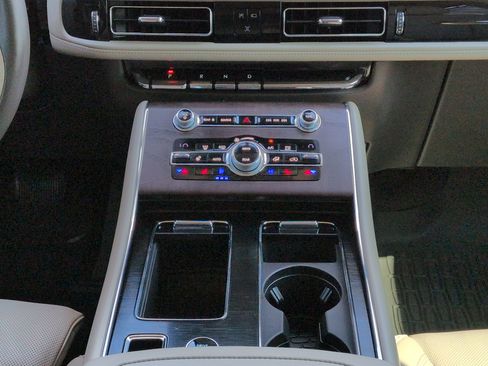 Used 2020 Lincoln Aviator Reserve w/ Equipment Group 202A AWD/4WD image 17