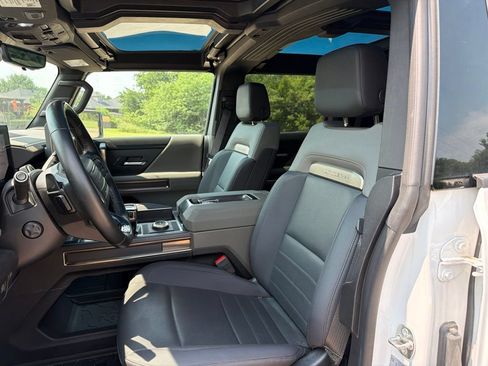 Used 2025 GMC Hummer EV 3X w/ LPO, Dark Essentials Package AWD/4WD image 16