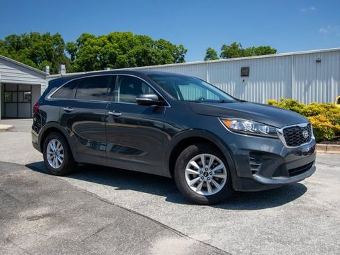 Used 2020 Kia Sorento FWD V6 image 2