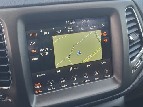 Used 2019 Jeep Compass Trailhawk w/ Leather Interior Group AWD/4WD image 16