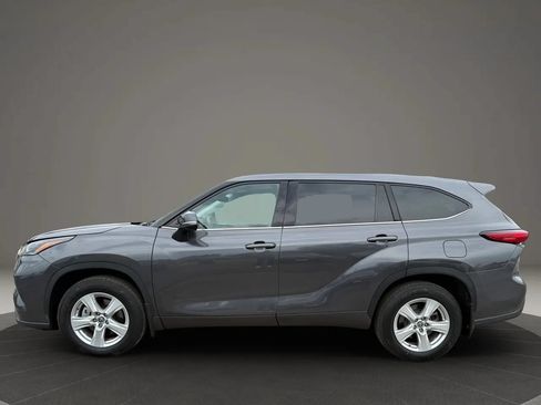 Used 2021 Toyota Highlander L AWD/4WD image 10