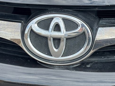 Used 2017 Toyota Camry SE w/ Moonroof Package FWD image 9