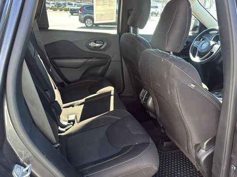 Used 2016 Jeep Cherokee Latitude w/ Cold Weather Group image 27