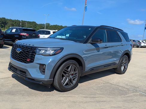Used 2025 Ford Explorer ST AWD/4WD image 4