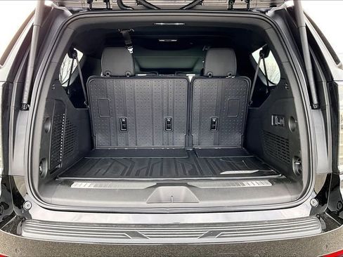 New 2026 Chevrolet Suburban Z71 image 15