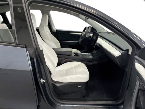 Certified 2023 Tesla Model Y AWD image 13