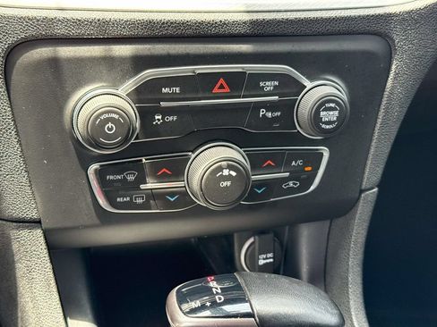 Used 2020 Dodge Charger SXT w/ Leather Interior Group RWD image 29