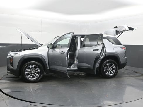 Used 2025 Chevrolet Equinox LT FWD image 47