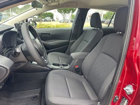 Used 2025 Toyota Corolla LE FWD image 11
