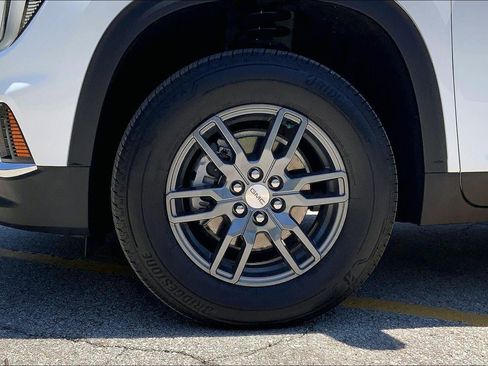 Used 2025 GMC Acadia Elevation FWD image 9