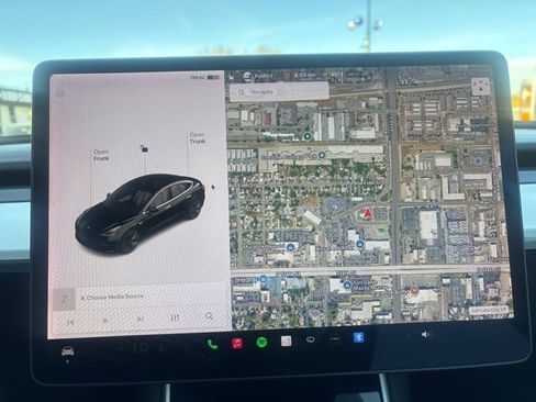 Used 2018 Tesla Model 3 Long Range image 22