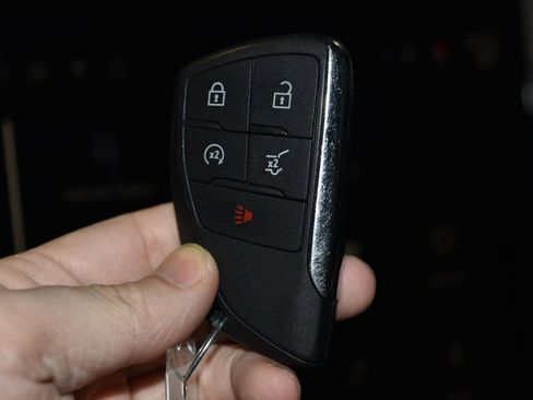 Used 2024 GMC Acadia Elevation image 16