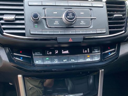 Used 2017 Honda Accord Sport image 30