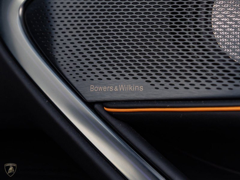Used 2025 McLaren Artura Spider RWD image 17