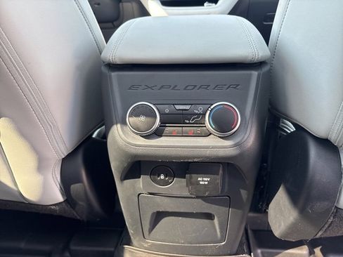 Used 2025 Ford Explorer Platinum w/ Ultimate Package image 16