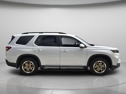 Used 2024 Honda Pilot EX-L image 3