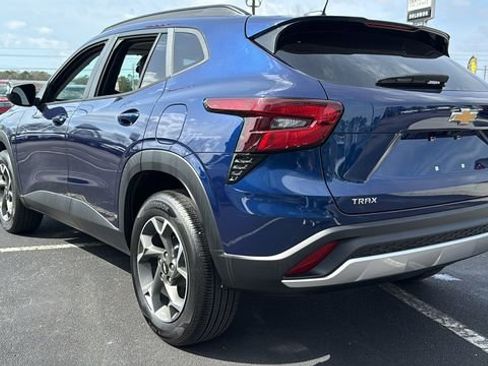 Used 2024 Chevrolet Trax LT image 5