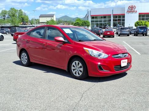 Used 2016 Hyundai Accent SE FWD image 2