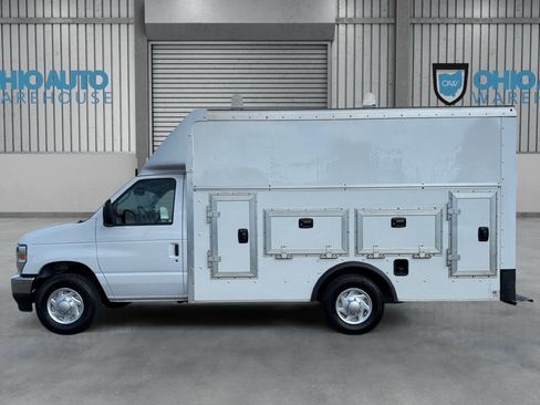 Used 2022 Ford E-350 and Econoline 350 Super Duty w/ Power Windows & Locks Group RWD image 3