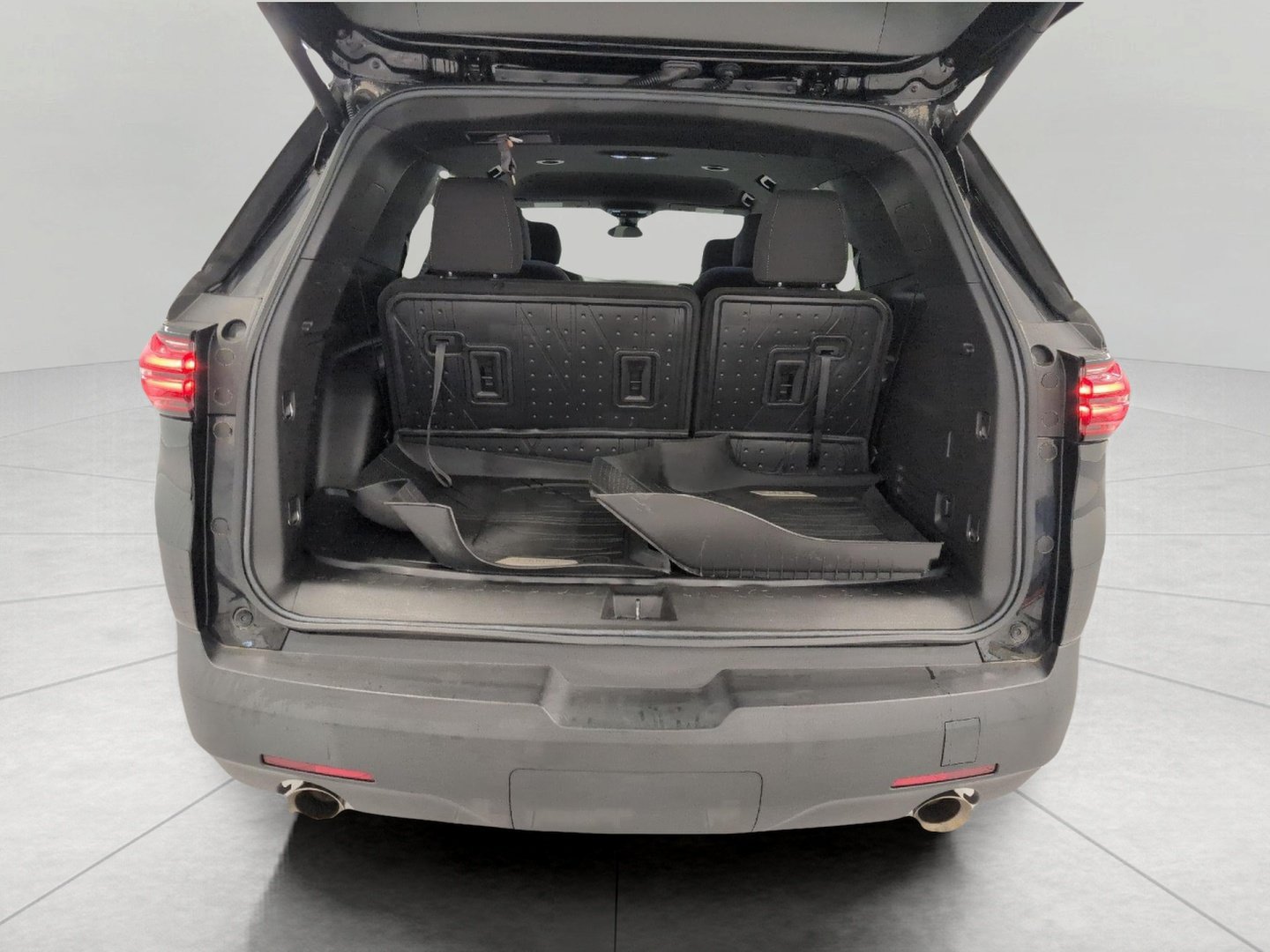Used 2023 Chevrolet Traverse LT w/ LPO, Floor Liner Package AWD/4WD image 15