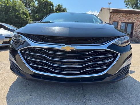Used 2020 Chevrolet Malibu LT image 2