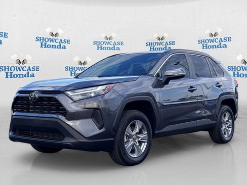 Used 2025 Toyota RAV4 XLE AWD/4WD image 2