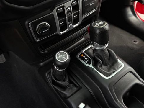Used 2018 Jeep Wrangler Unlimited Sport S AWD/4WD image 22