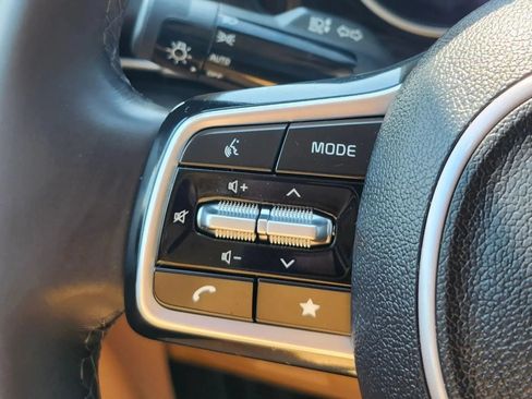 Used 2024 Kia Carnival EX FWD image 33