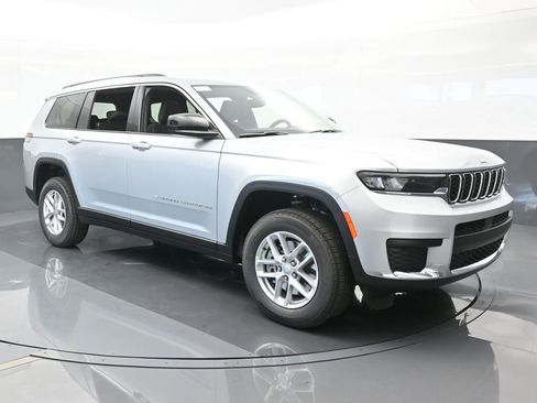 Used 2024 Jeep Grand Cherokee L Laredo RWD image 8